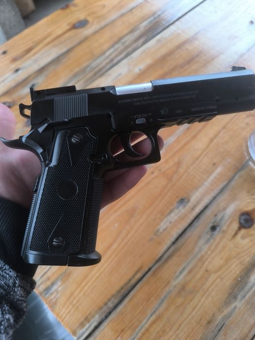 Пистолет CO2 Swiss Arms