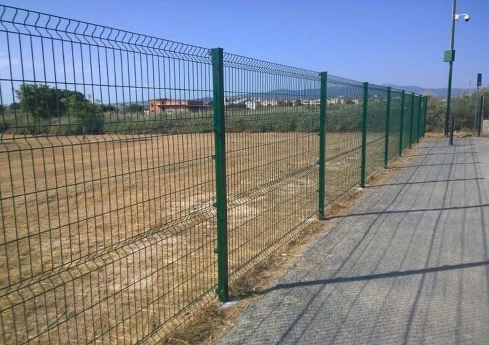 Împrejmuire terenuri cu garduri