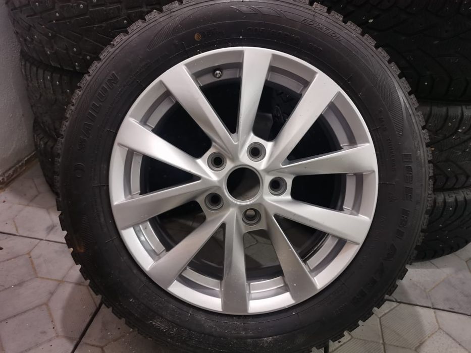 Продам зимнюю резину с дисками