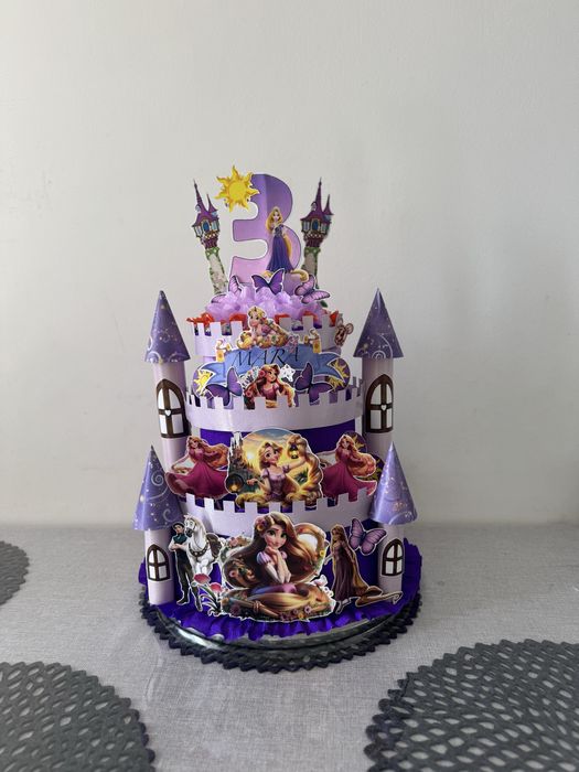 Torturi din dulciuri ambalate