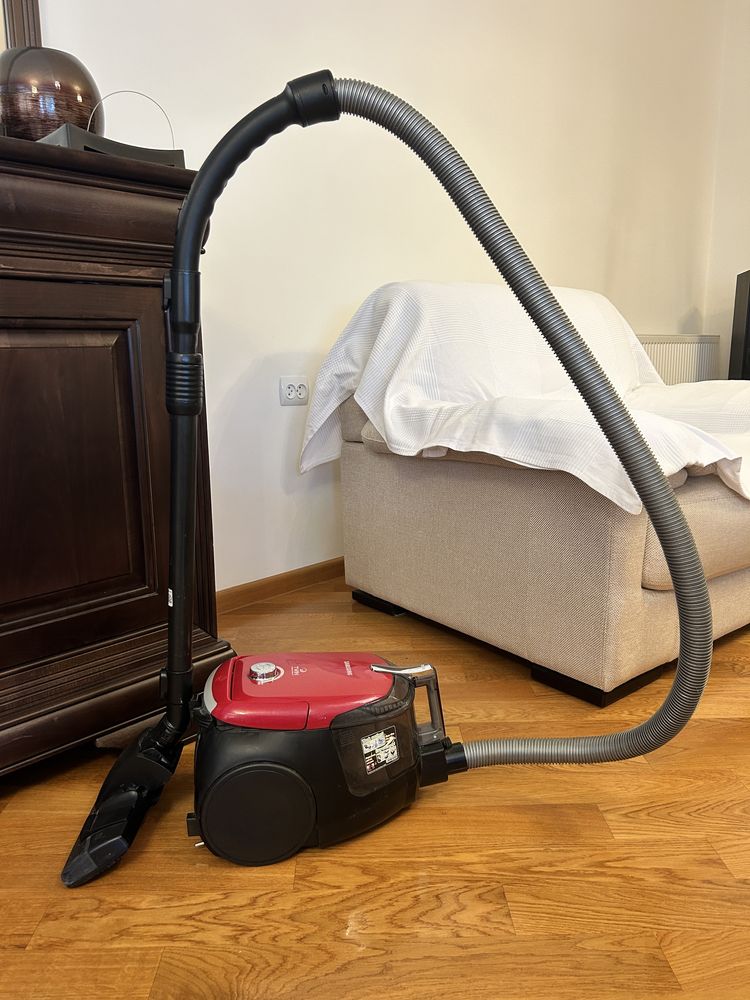 Aspirator Samsung fara sac, in state foarte buna
