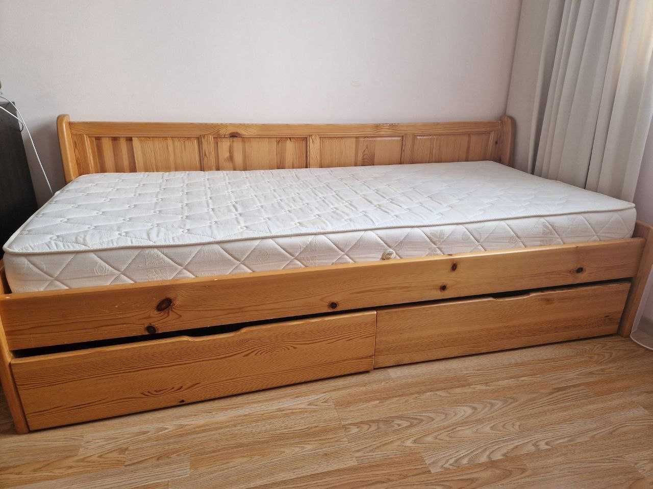 Продава се комплект мебели за спалня