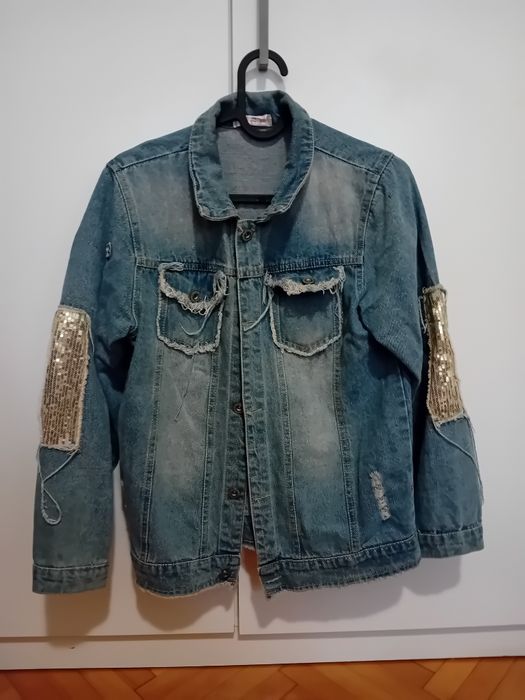 Дамско дънково яке с шарка на гърба и по ръкавите размер S/M