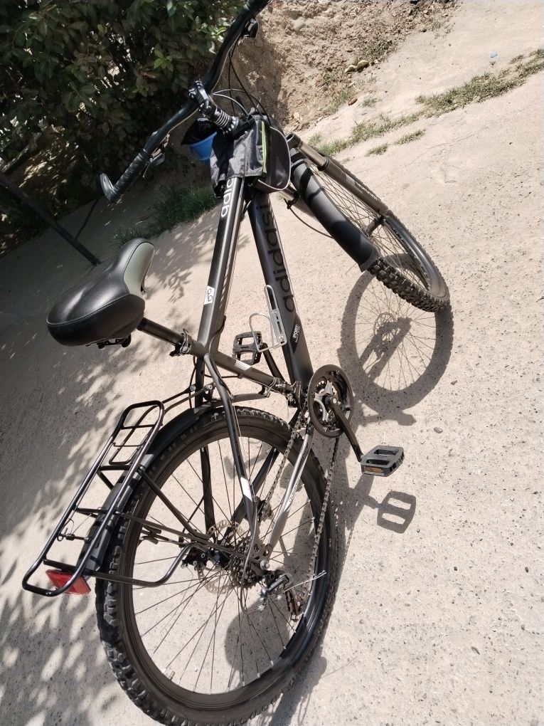 Sirochno sotiladi    Velosaped gonchik  holati yangi