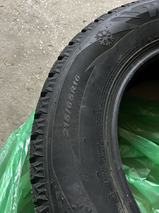 Продам комплект зимней резины R16 (шины)