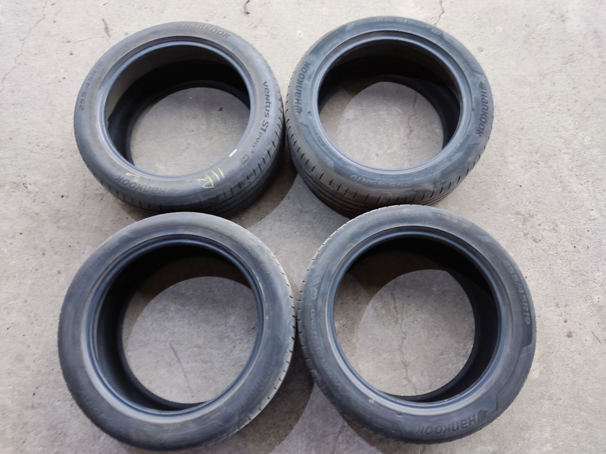 255/45/19 летни Hankook