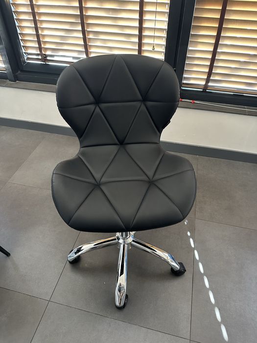 Козметичен стол Авеню мостра – 24м гаранция