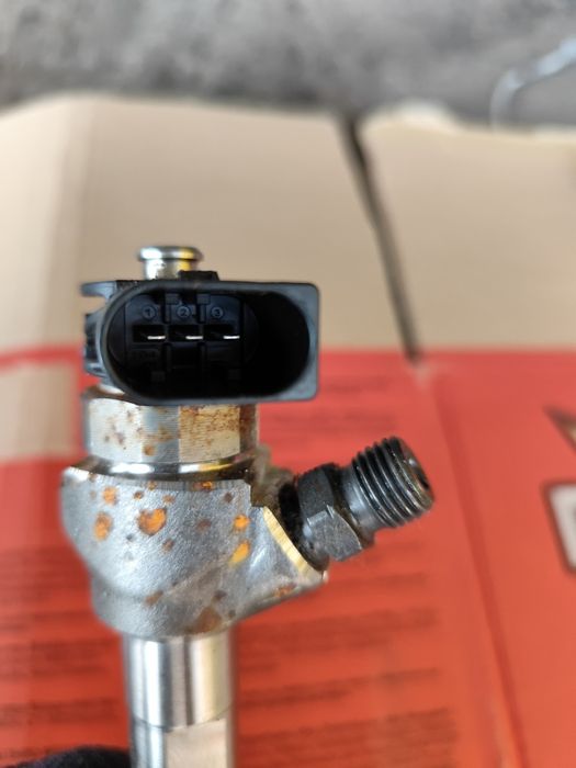 Дюзи ,инжектори А 4 B9 2020 година DEZ 2.0 TDI