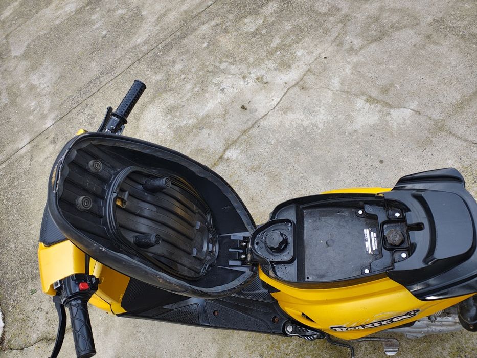Scuter Yamaha MBK booster,49cc cu un mic defect