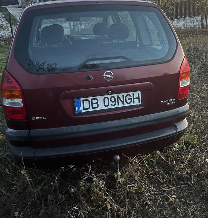 Vand Opel Zafira cu motor defect