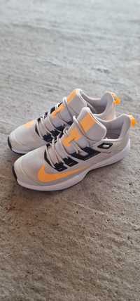 Vand adidasi nike 43