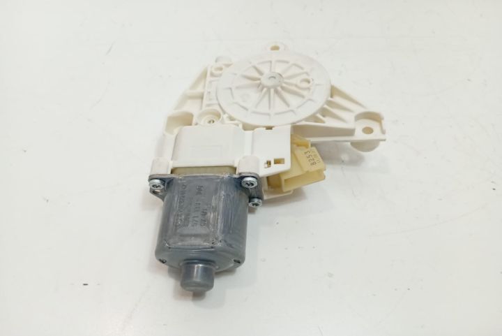 Motoras macara stanga fata A2048200142 Mercedes-Benz C-Class W204/S20