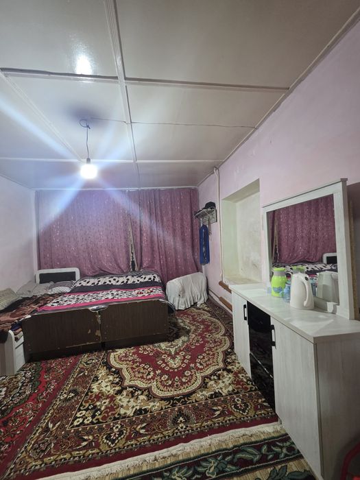 Кибрай тумани Олмазор маҳалласида  5,5 сотих  5 хонали уй сотилади.