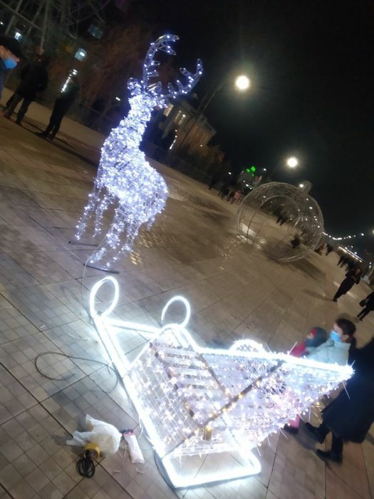 Yangi yil archasi va bezaklari