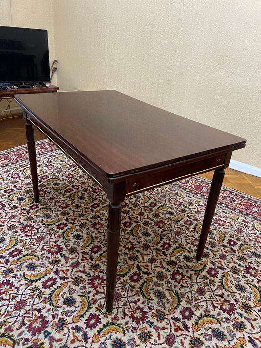 Раздвижной деревянный стол