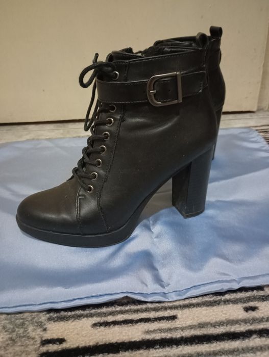 Елегантни дамски боти размер 37