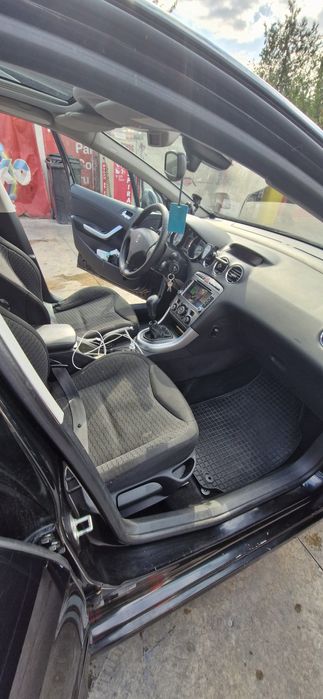 Peugeot 308 cu 7 locuri
