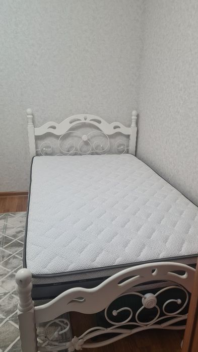 Кровать  с матрасом