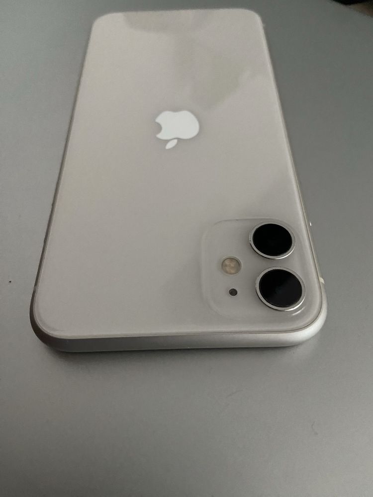Iphone 11 за части или може да се ползва така