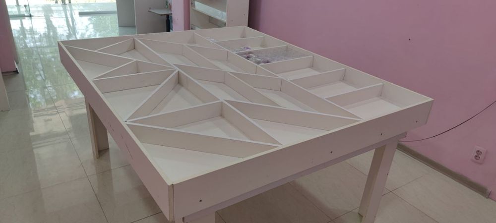 Продам мебель для магазина