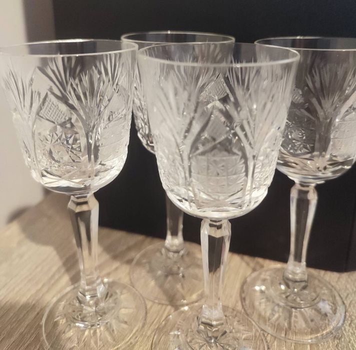 Кристални чаши със столче