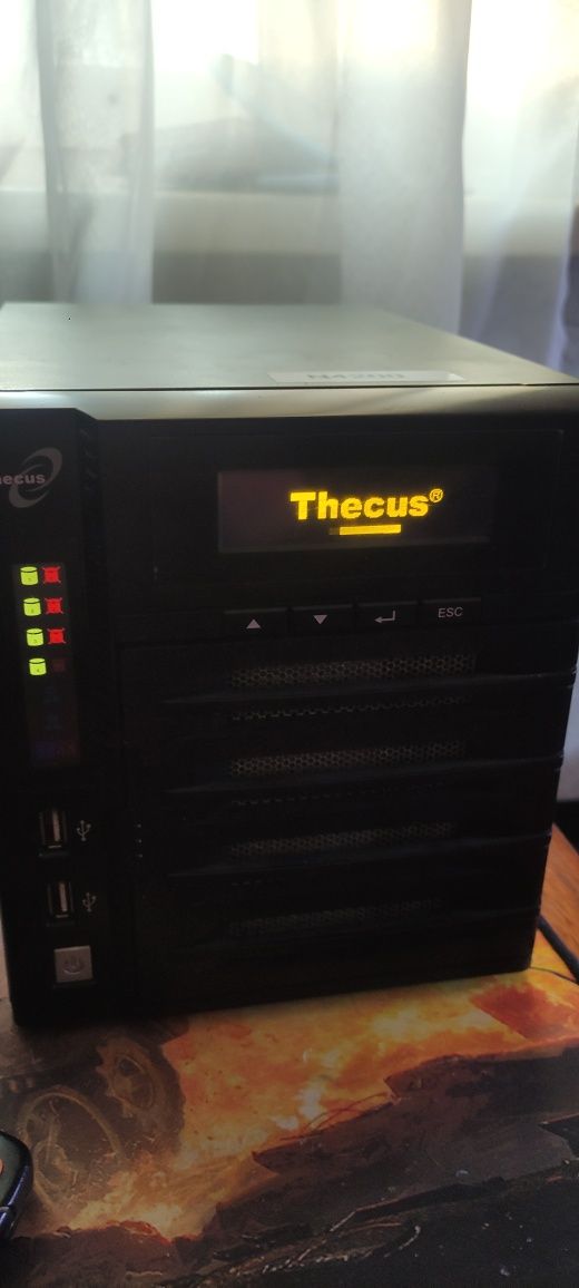 Продам сетевое хранилище thecus n4200
