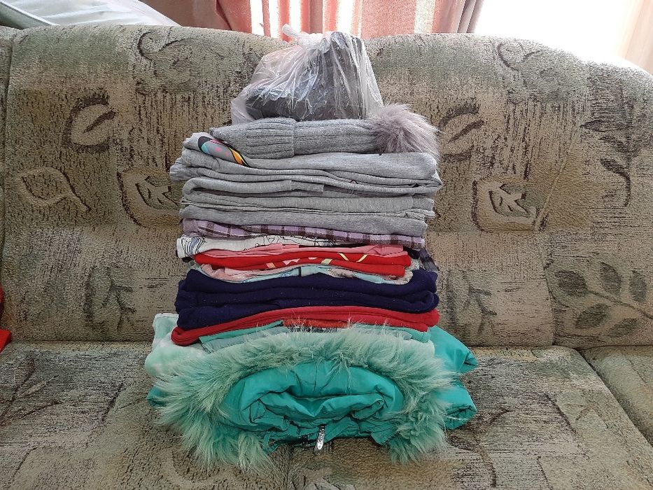 Куртка зимняя и вещи на девочку