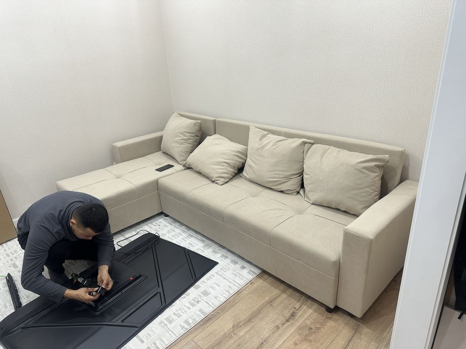 Абсолютно новый Угловой диван ширина 2.80