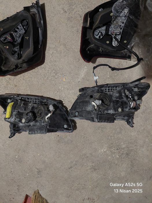 Фарове и стопове за Тойота авенсис