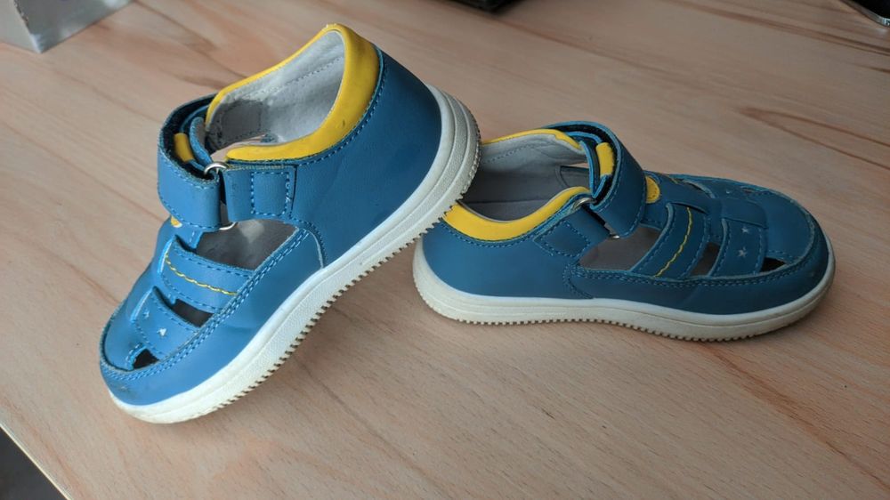 Продаются сандали в отличном состоянии 25р.3000тг.