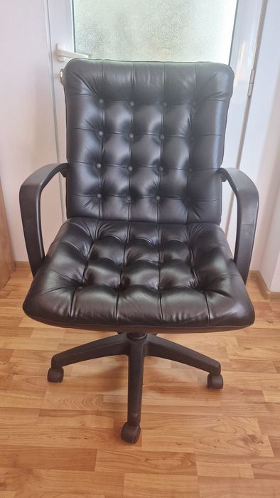 Scaun piele in stare foarte buna
