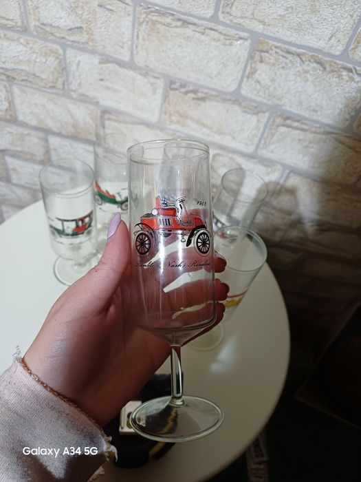 Уникални ретро чаши със ретро коли изобразени