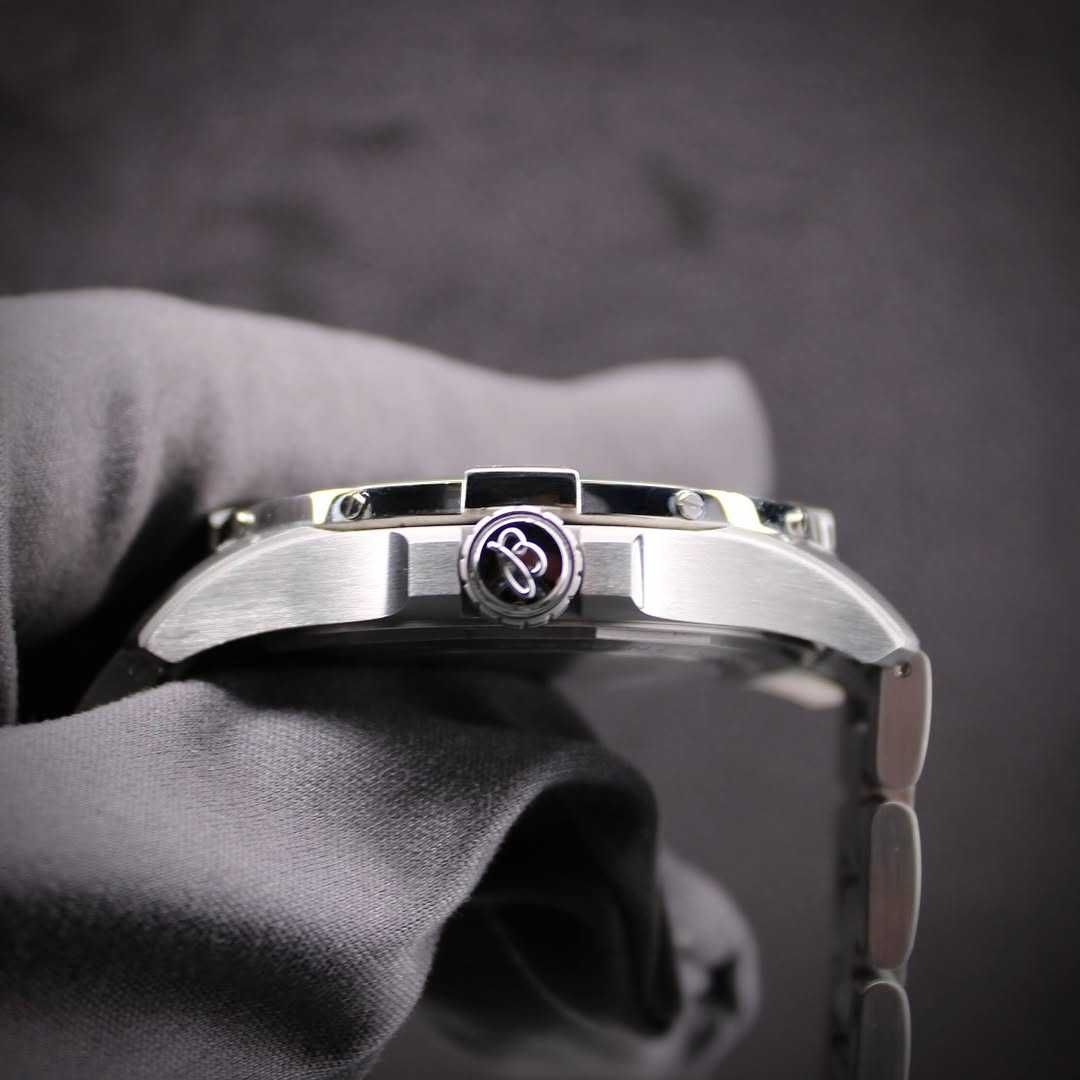 Breitling Avenger GMT