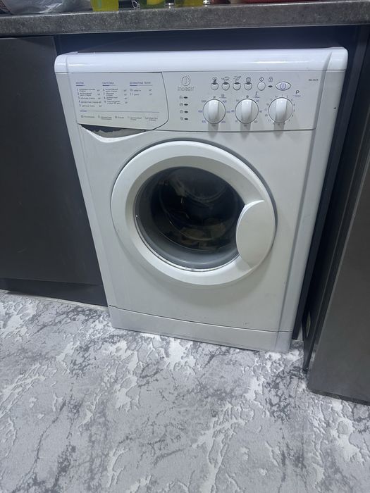 Кир ювиш машинаси сотилади Indesit