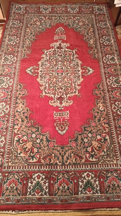 Шерстяной ковер 2,5 на 1,5. Со стены.