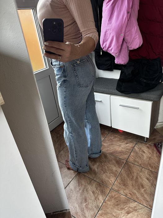 Blugi Stradivarius  cu manseta jos ff practici si comozi