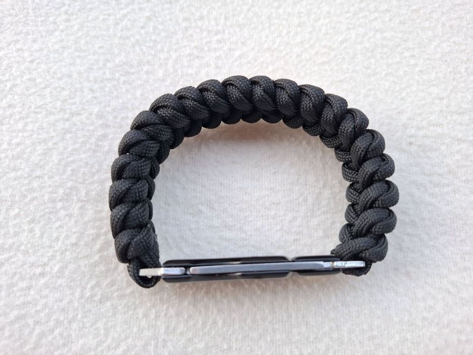 Гривна за оцеляване от паракорд с ножче