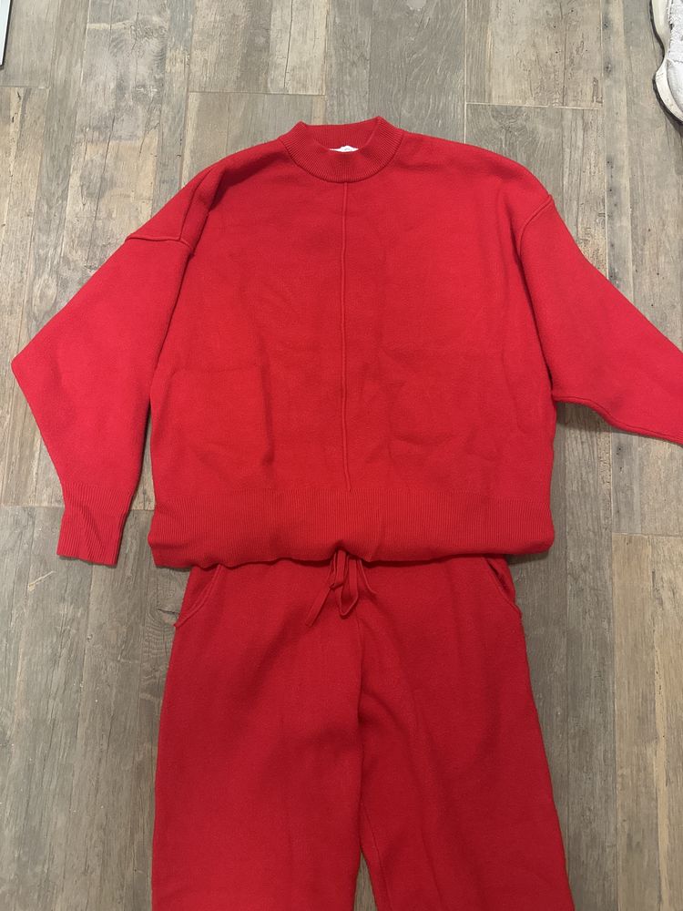 Червен комолект Zara