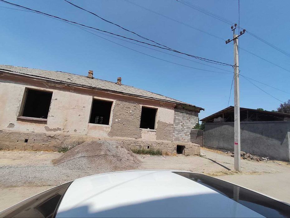 Ер уй сотилади, 3 та уй курса булади, 7 сотих, Иппадромга 8 км.