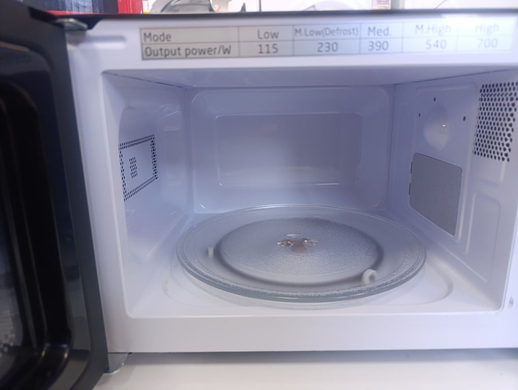 Микровълнова фурна OK 20L 700W Черна