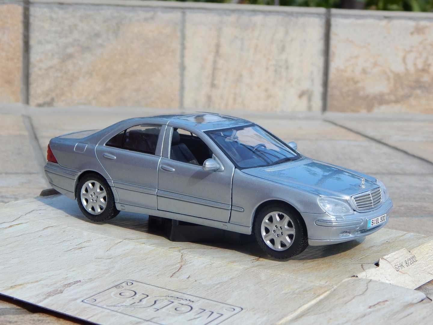 Macheta Mercedes-Benz S Class W220 2001 scara 1:26