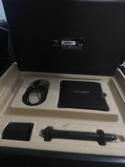 Wacom Intuos Pro PTH641S