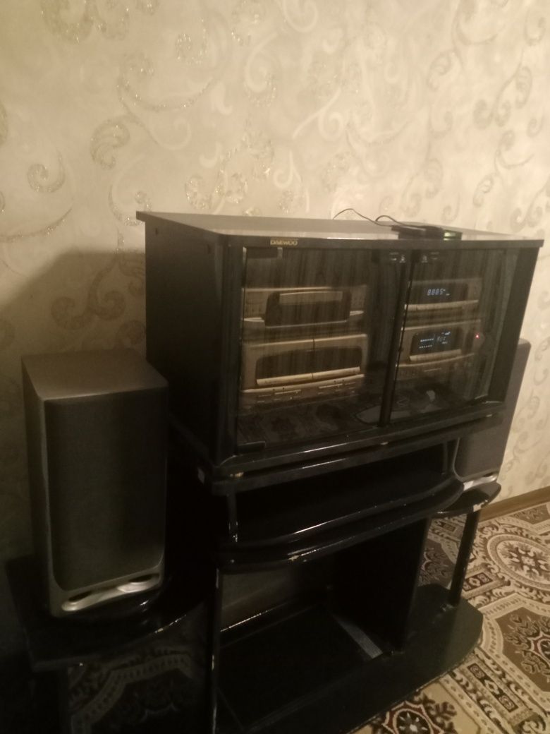 Muzikalniy sentr sotiladi srochni