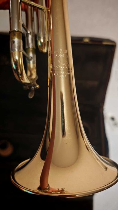 Предлагам за продажба тромпет Vincent Bach Stradivarius 37 Gold