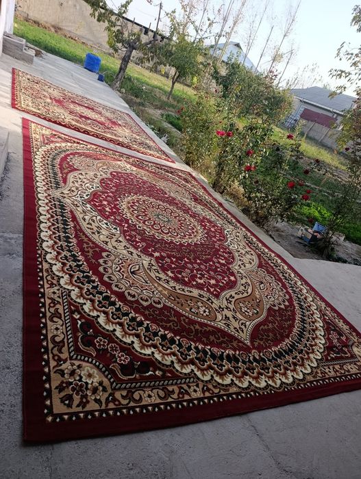 Dubayski gilamlar sotiladi ikkta bor 1.3.470 2/.3.x3.70m ishlatilmagan