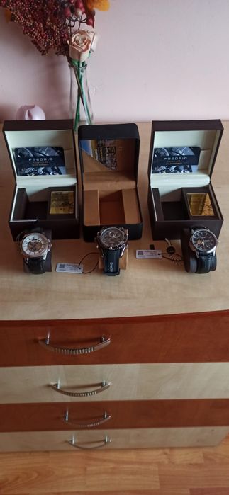 Vind ceasuri noi Fredric automate sau cu bateria preț 250lei și 300lei