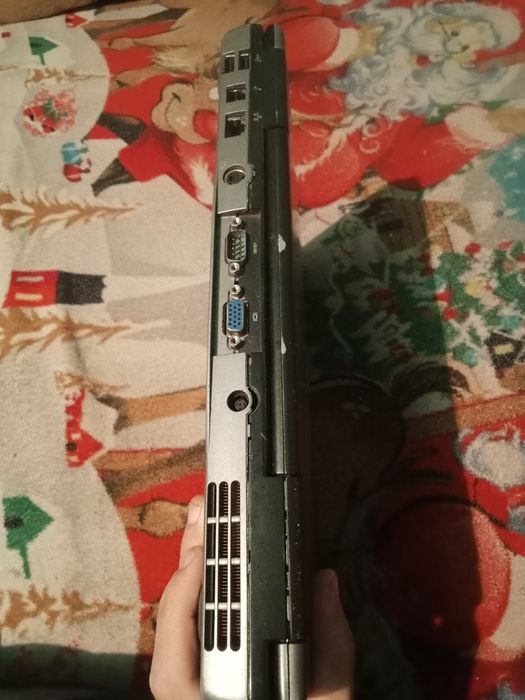 Vând laptop dell pentru piese