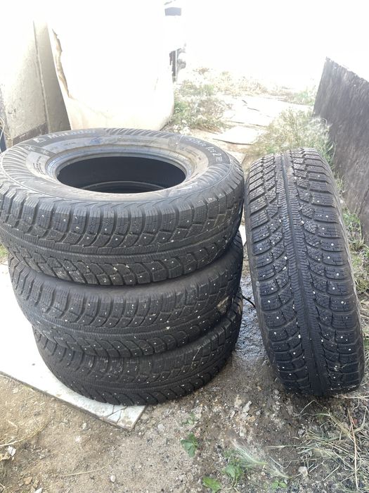 Зимние шины 235/75/15