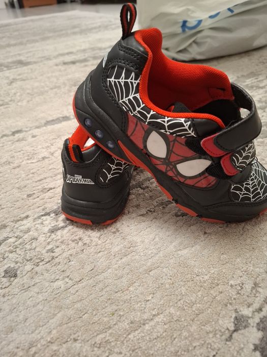 Adidasi noi pentru baieti masura 31,5 model Spiderman