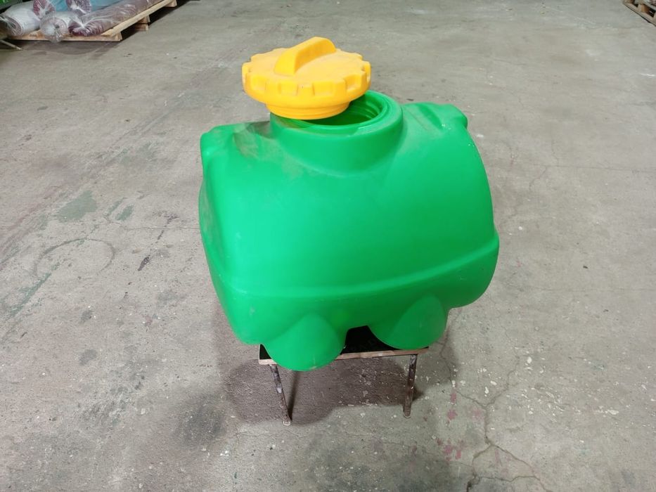 Пластмасовая емкость